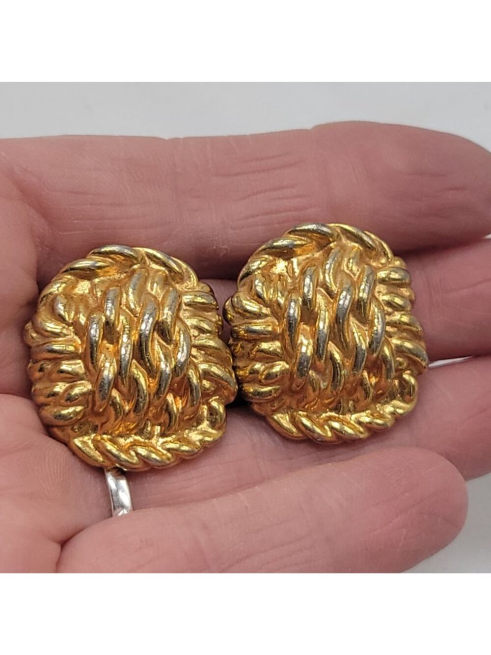 Gold-Tone Woven Clip-On Earrings By AK With Textured Design Vtg Classic Style 1" - Picture 15 of 15